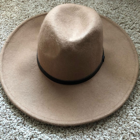 Tan women’s hat - Picture 1 of 3